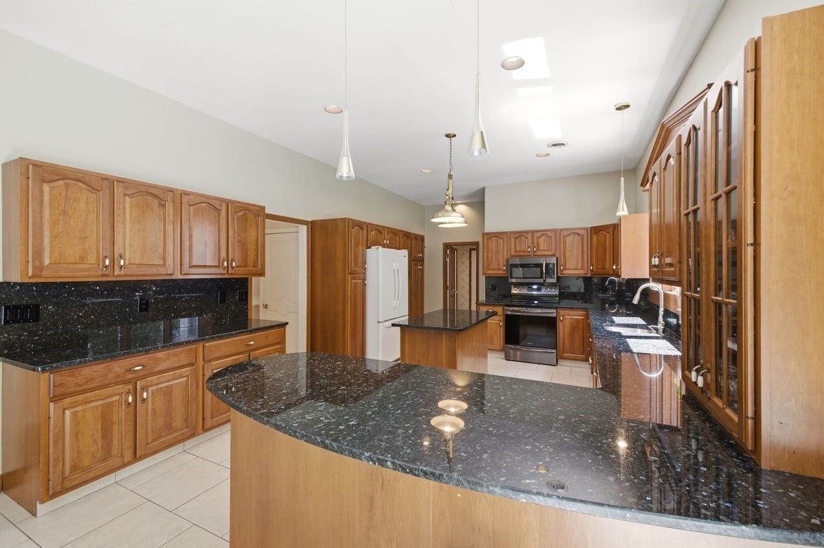 3 Windsor Dr, Foxboro, MA, 02035, USA, 6 Bedrooms Bedrooms, ,5 BathroomsBathrooms,Residential,Active,3 Windsor Dr,73537968
