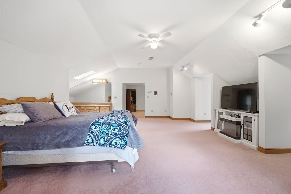 3 Windsor Dr, Foxboro, MA, 02035, USA, 6 Bedrooms Bedrooms, ,5 BathroomsBathrooms,Residential,Active,3 Windsor Dr,73537968