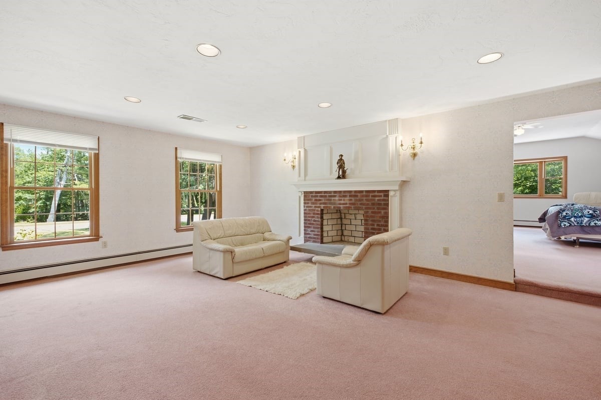 3 Windsor Dr, Foxboro, MA, 02035, USA, 6 Bedrooms Bedrooms, ,5 BathroomsBathrooms,Residential,Active,3 Windsor Dr,73537968