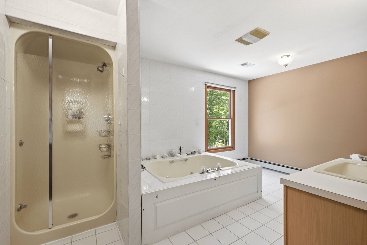 3 Windsor Dr, Foxboro, MA, 02035, USA, 6 Bedrooms Bedrooms, ,5 BathroomsBathrooms,Residential,Active,3 Windsor Dr,73537968