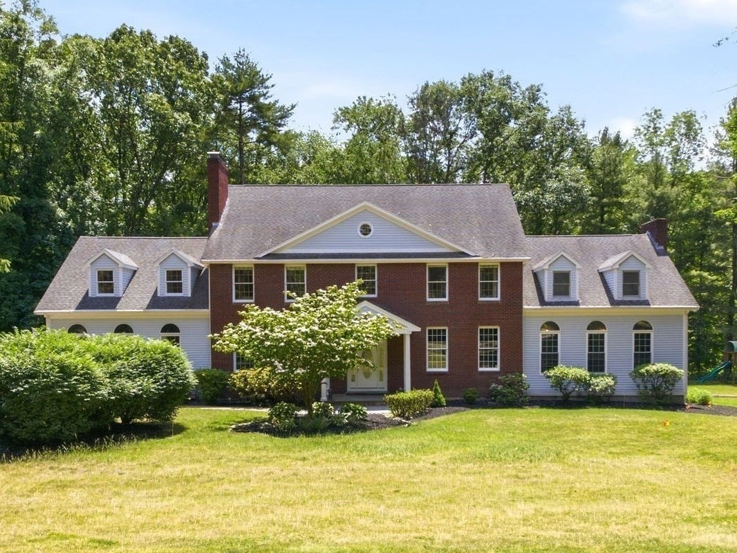3 Windsor Dr, Foxboro, MA, 02035, USA, 6 Bedrooms Bedrooms, ,5 BathroomsBathrooms,Residential,Active,3 Windsor Dr,73537968
