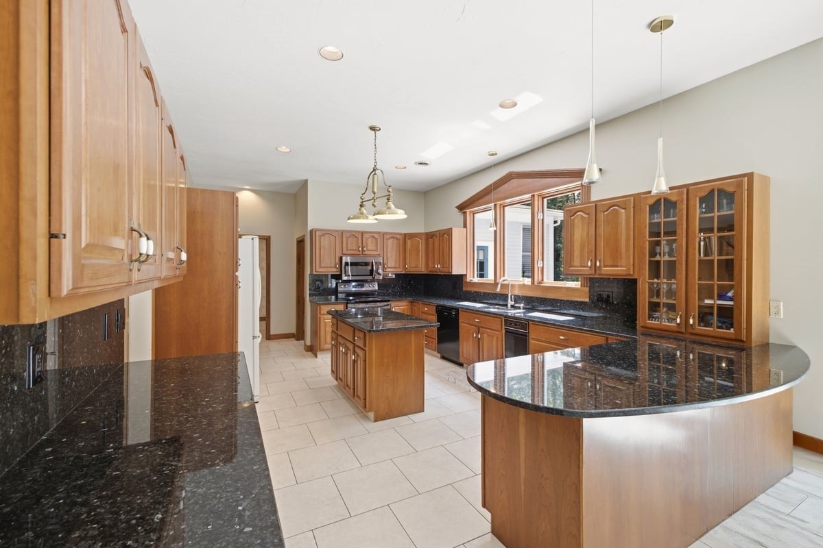3 Windsor Dr, Foxboro, MA, 02035, USA, 6 Bedrooms Bedrooms, ,5 BathroomsBathrooms,Residential,Active,3 Windsor Dr,73537968