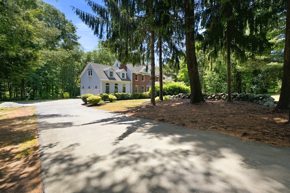 3 Windsor Dr, Foxboro, MA, 02035, USA, 6 Bedrooms Bedrooms, ,5 BathroomsBathrooms,Residential,Active,3 Windsor Dr,73537968