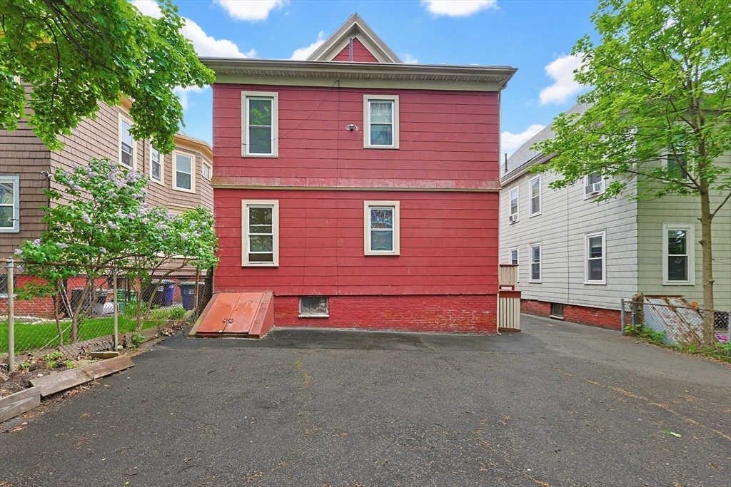 32 Stone Ave