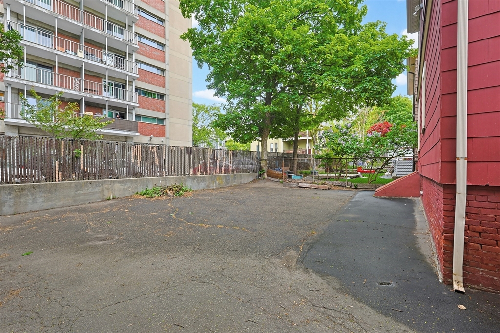 32 Stone Ave