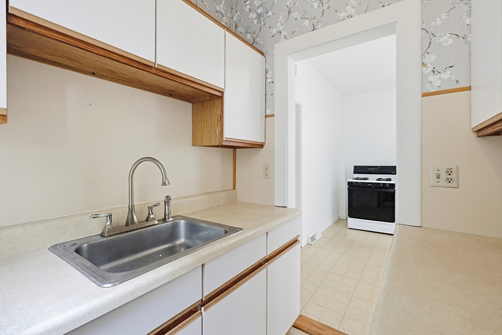 32 Stone Ave, Somerville, MA Photo #10