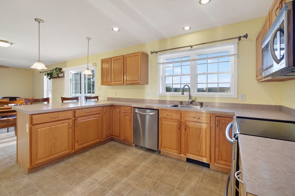 36 Mcintyre Rd, Oxford, MA Photo #10