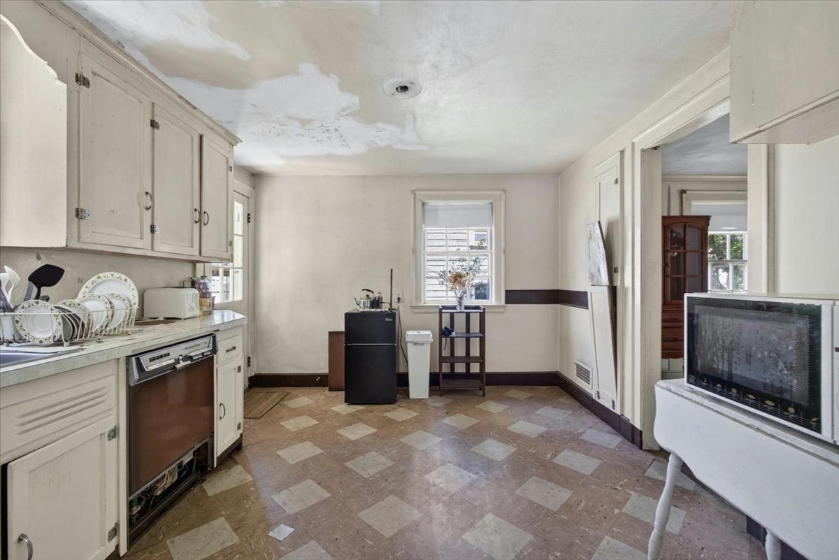 25 Leland Rd