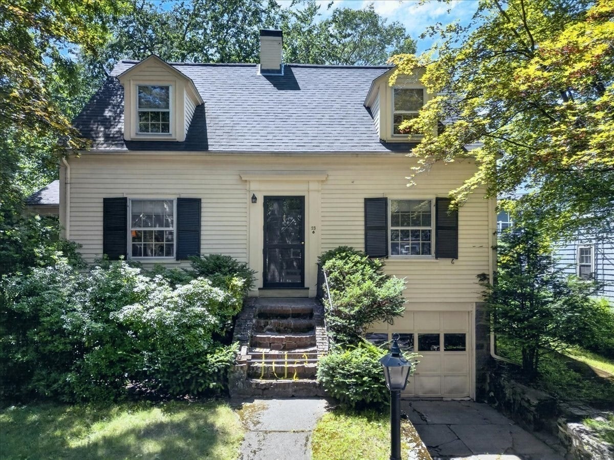 25 Leland Rd
