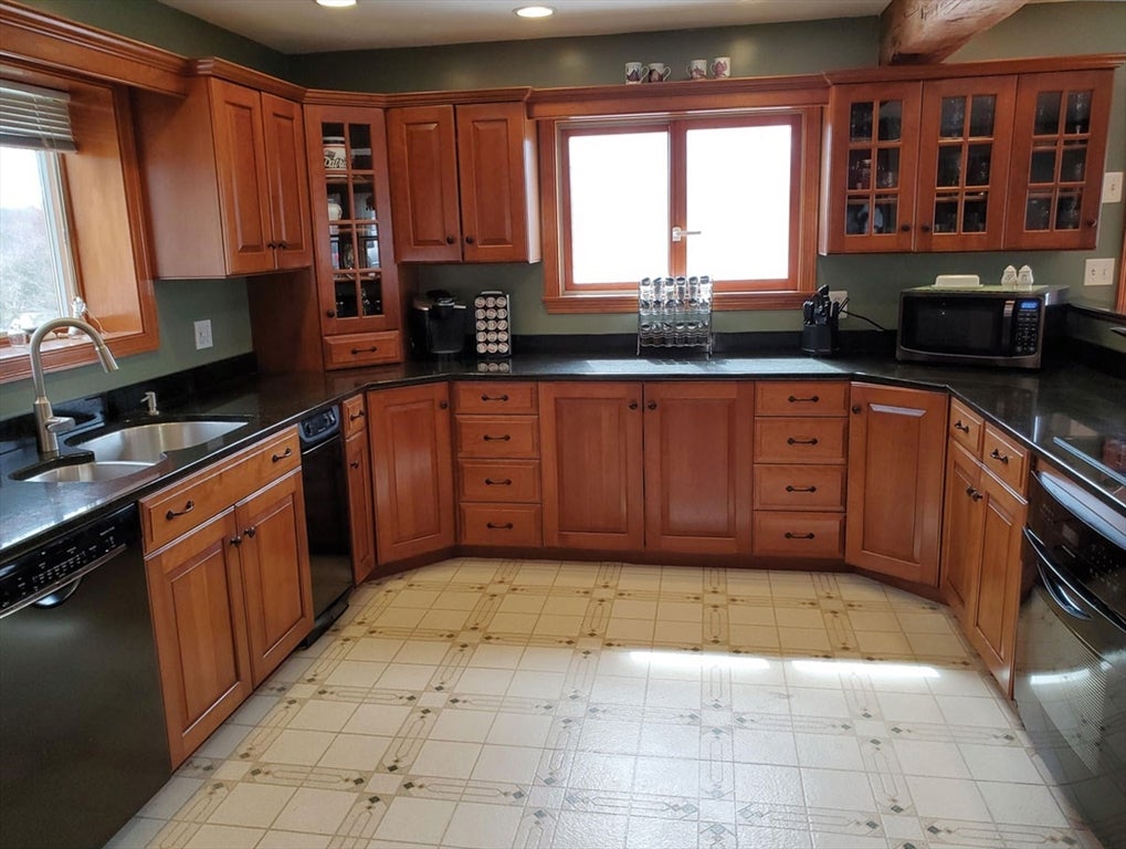 64 Arch St, Westborough, MA, 01581, USA, 6 Bedrooms Bedrooms, ,3 BathroomsBathrooms,Residential,Active,64 Arch St,73538321
