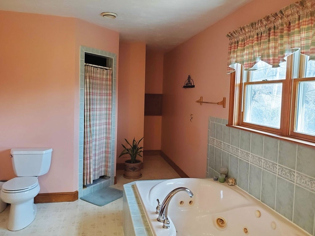 64 Arch St, Westborough, MA, 01581, USA, 6 Bedrooms Bedrooms, ,3 BathroomsBathrooms,Residential,Active,64 Arch St,73538321