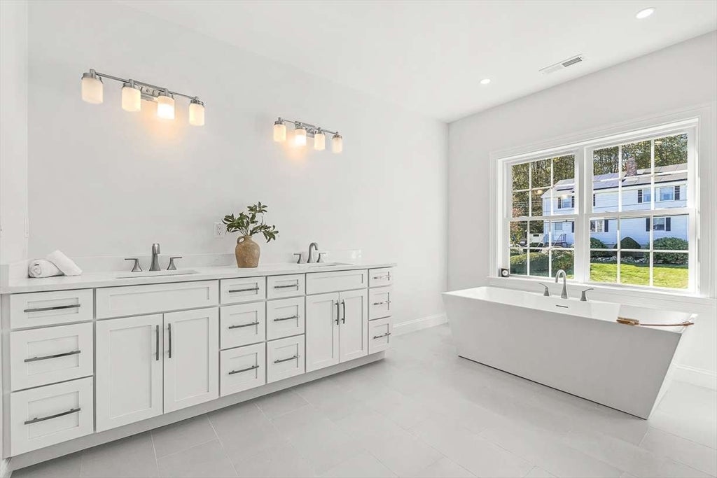 14 Liana Street, Woburn, MA, 14 Liana Street, Woburn, MA Photo #32