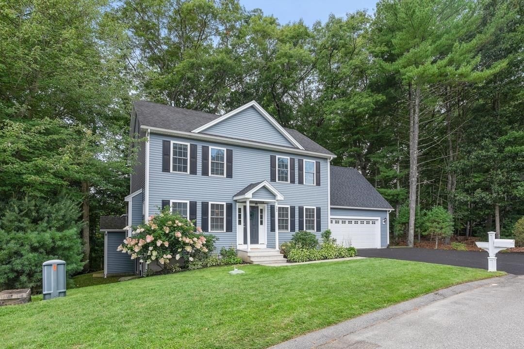 17 Clover Ct, Cumberland, RI Photo #1