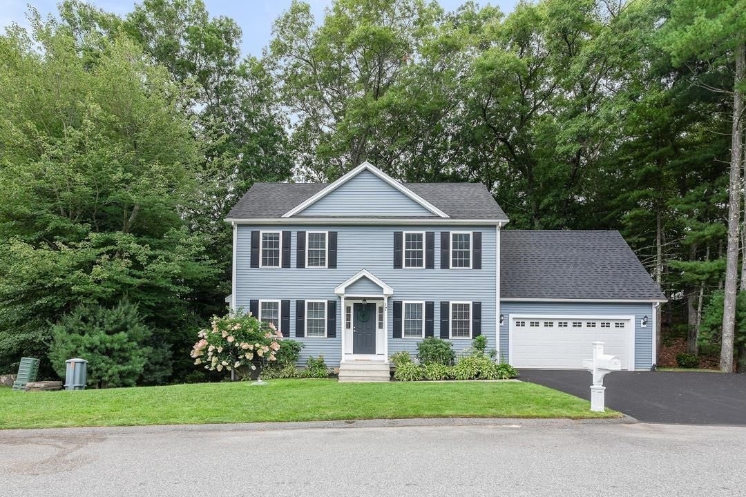 17 Clover Ct, Cumberland, RI Photo #2