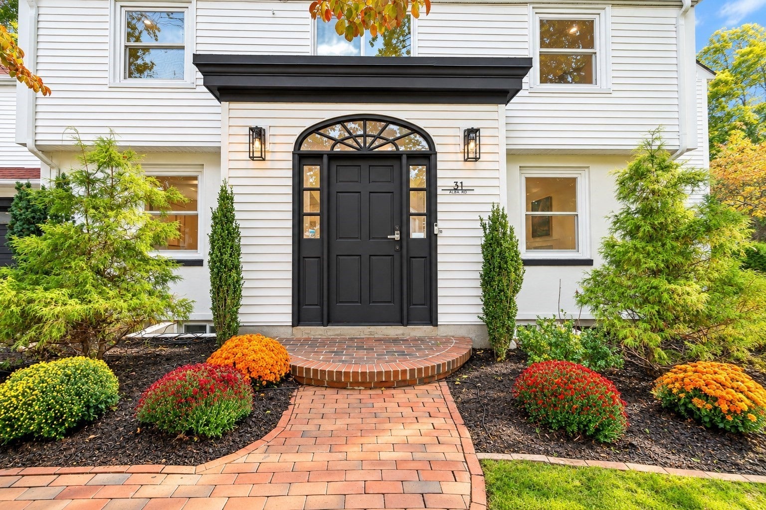 Photo of 31 Alba Rd, Wellesley, MA