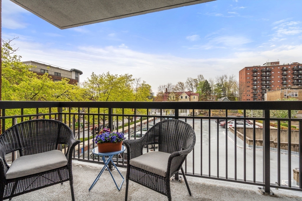 50 Longwood 212