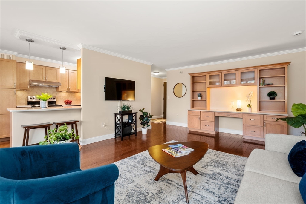 50 Longwood 212