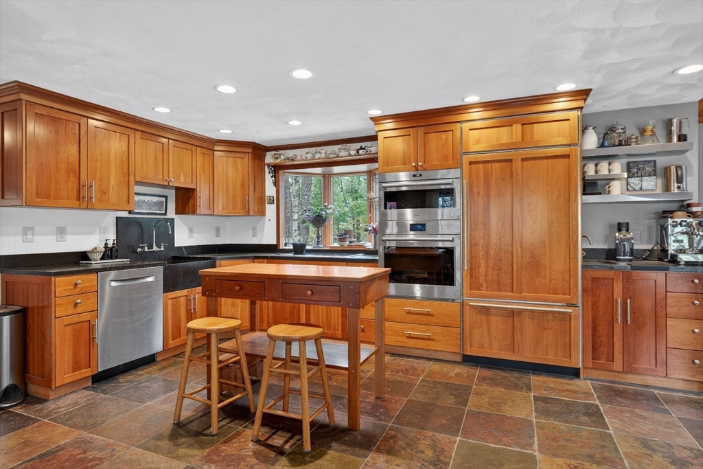 10 Davis Rd