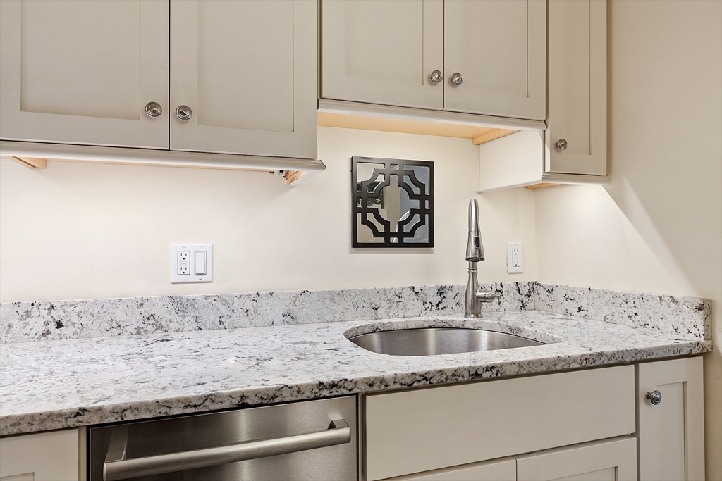 5 Colonial Drive 2