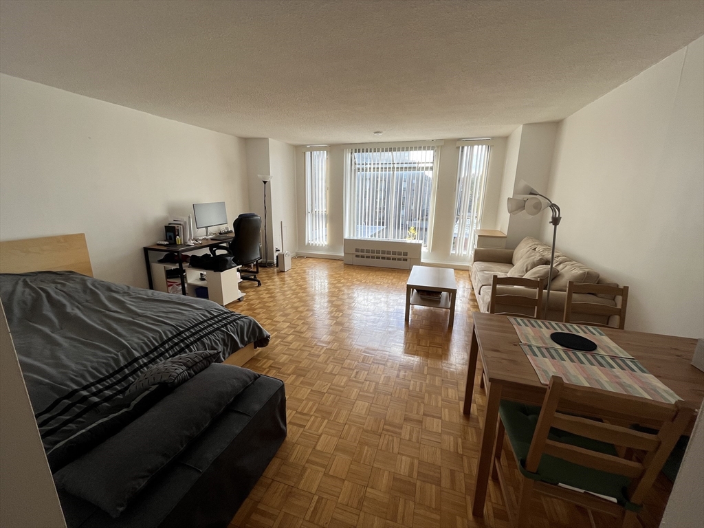 44 Washington St 606