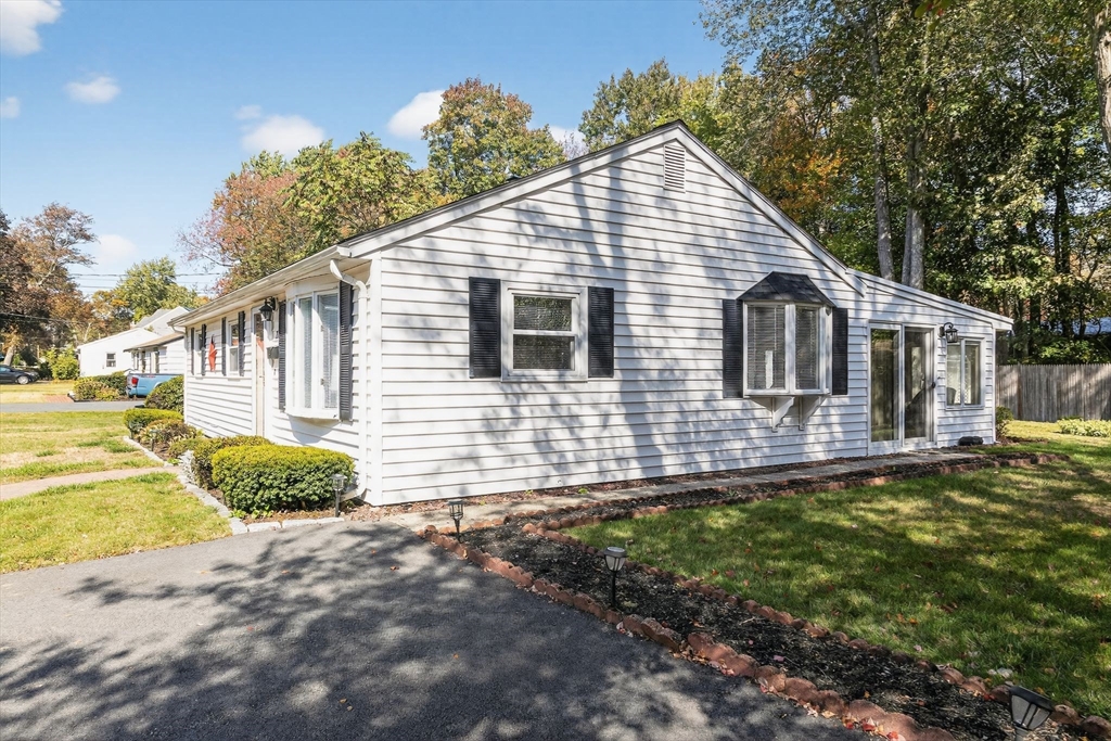 22 Ledgewood Dr