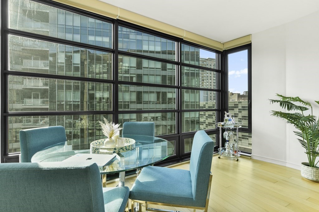 580 Washington St 11F