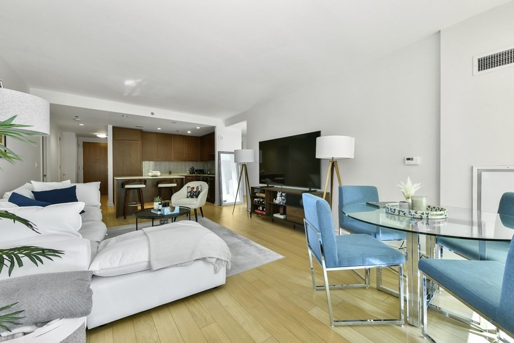 580 Washington St 11F