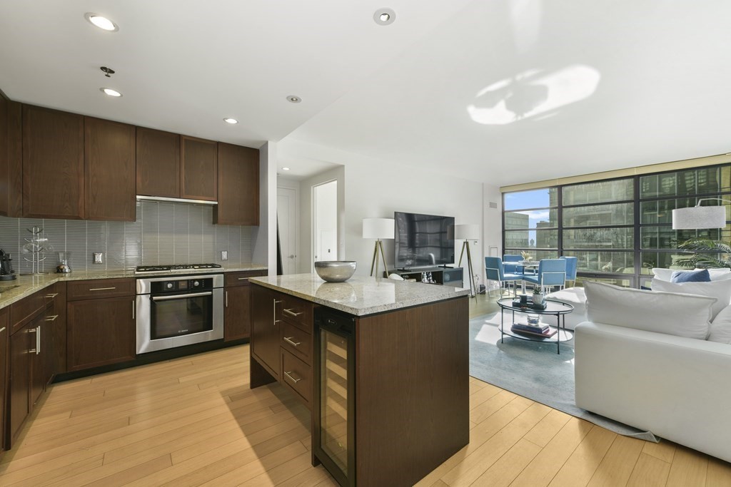 580 Washington St 11F