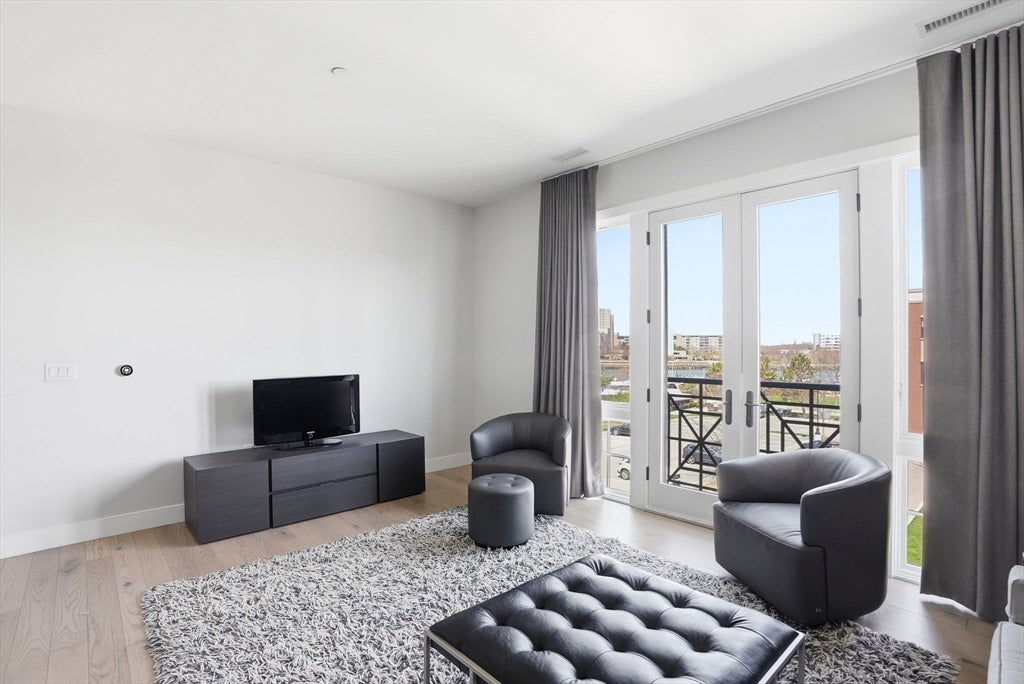 10 Shipyard Dr 303