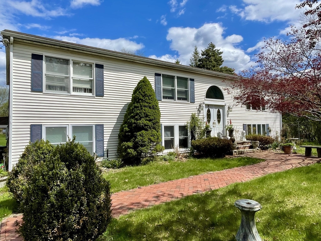 Click for 146 Elm Street #1, Newbury, MA slideshow