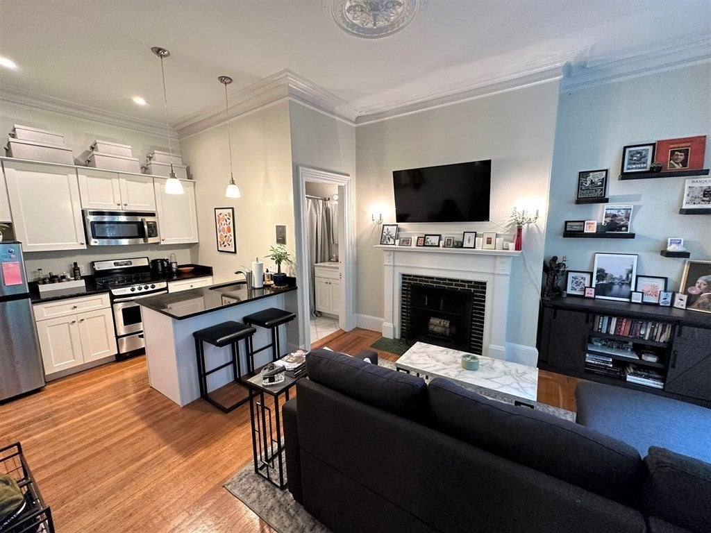 Photo of 7 Hereford St, Boston, MA