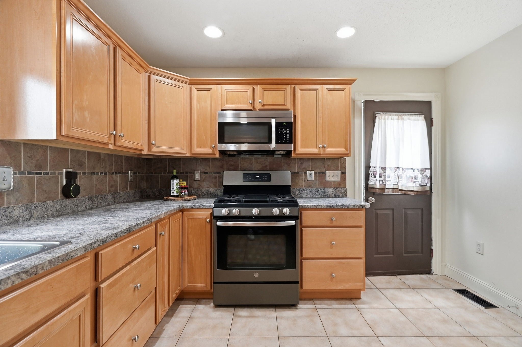 87 Crescent St, Lowell, MA, 87 Crescent St, Lowell, MA Photo #15