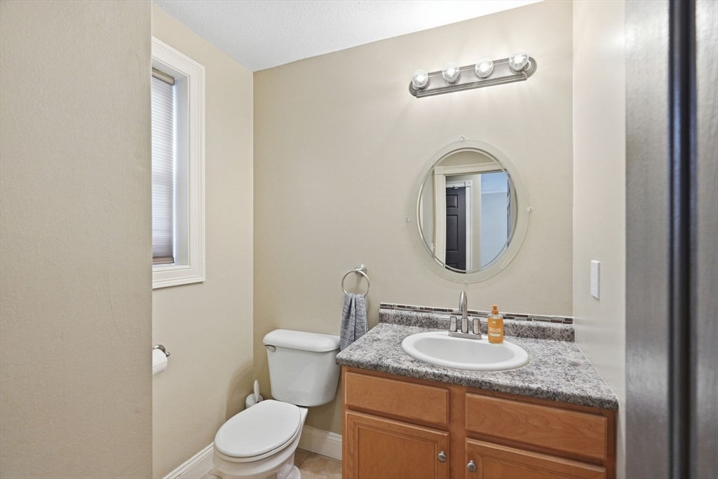 87 Crescent St, Lowell, MA Photo #17