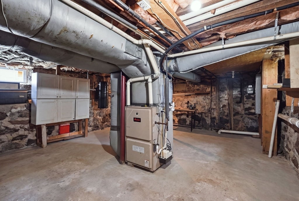 87 Crescent St, Lowell, MA Photo #32