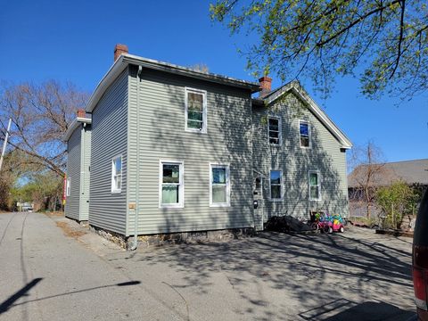 32-34 Poplar St Lowell MA 01852