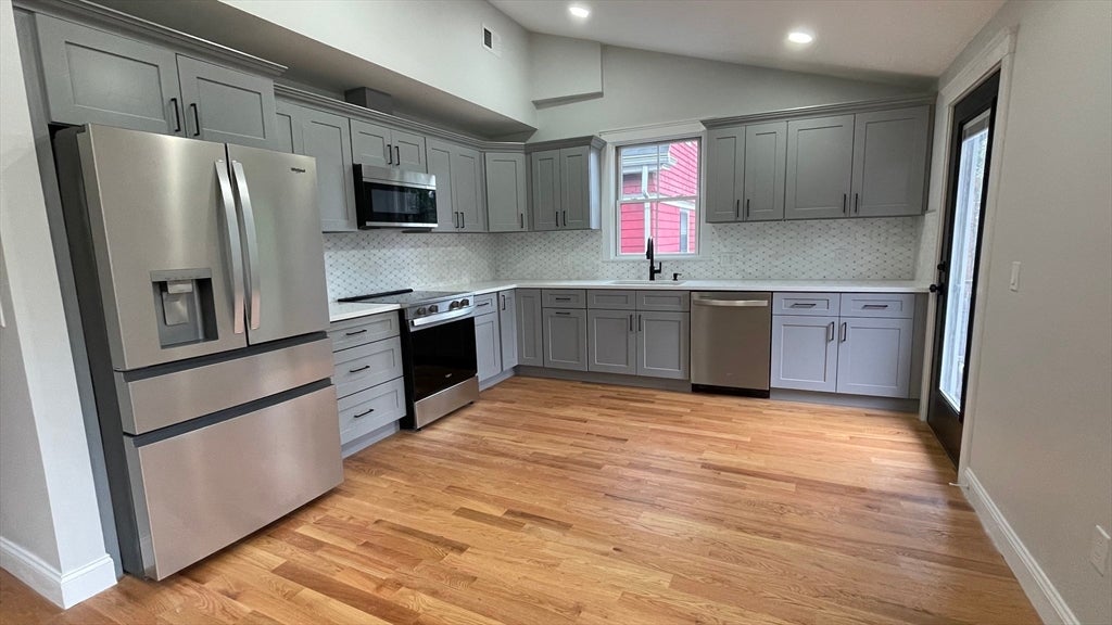 16 Putnam St #2, Somerville, MA Photo #2