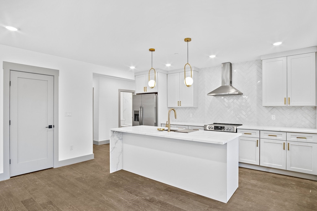 127 E Cottage St 3