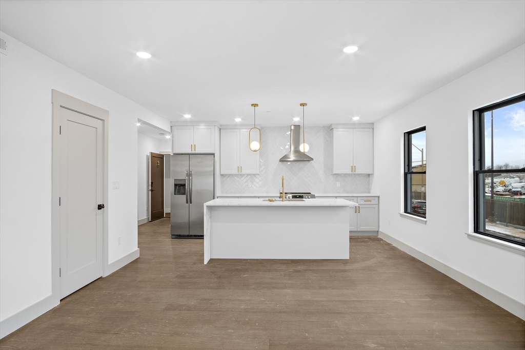 127 E Cottage St 3
