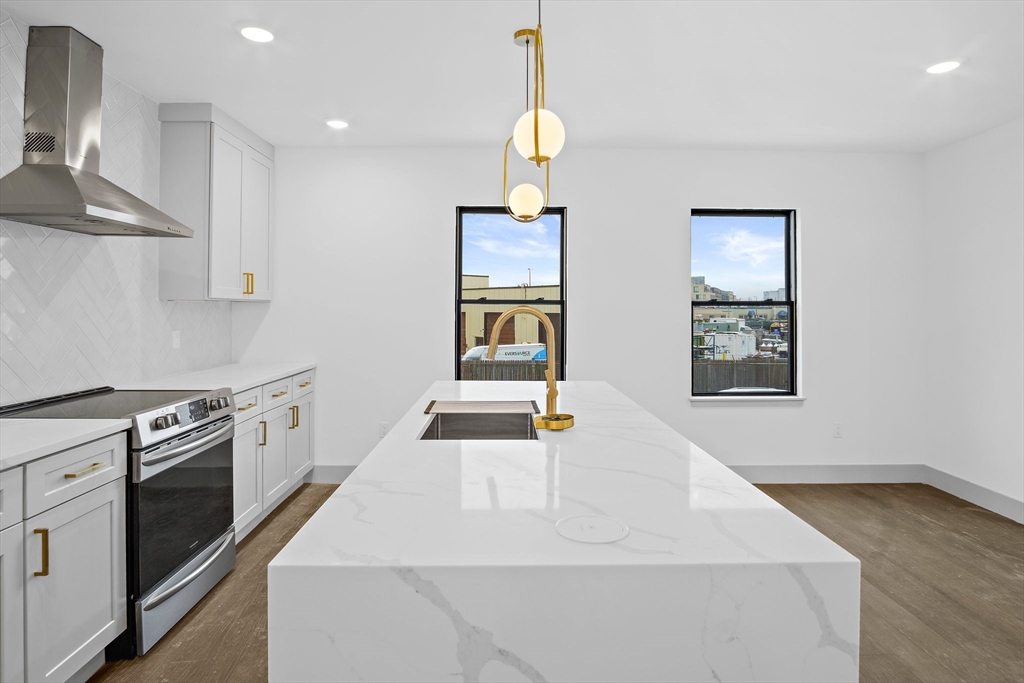 127 E Cottage St 3