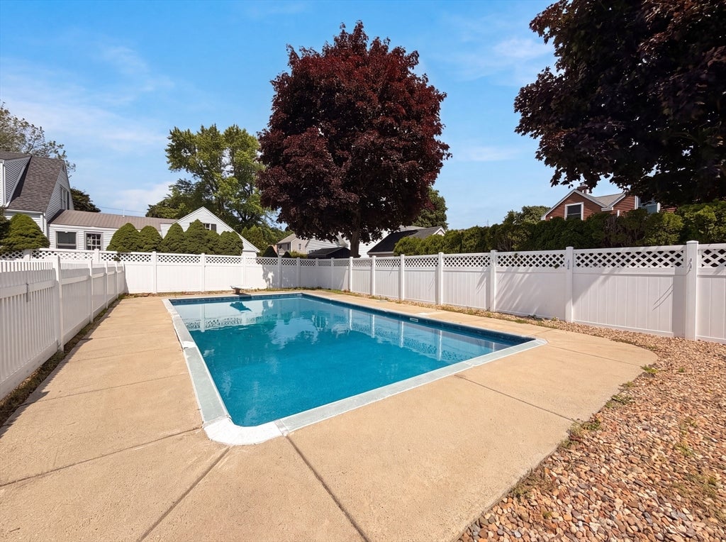 4 Macarthur Cir