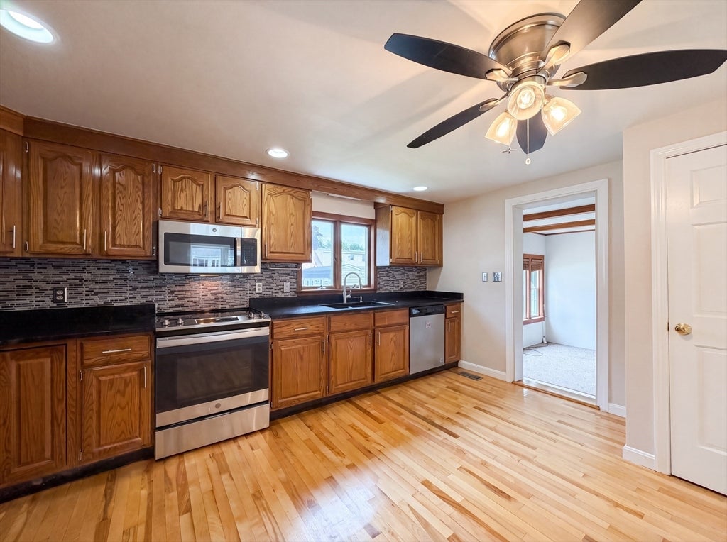 4 Macarthur Cir
