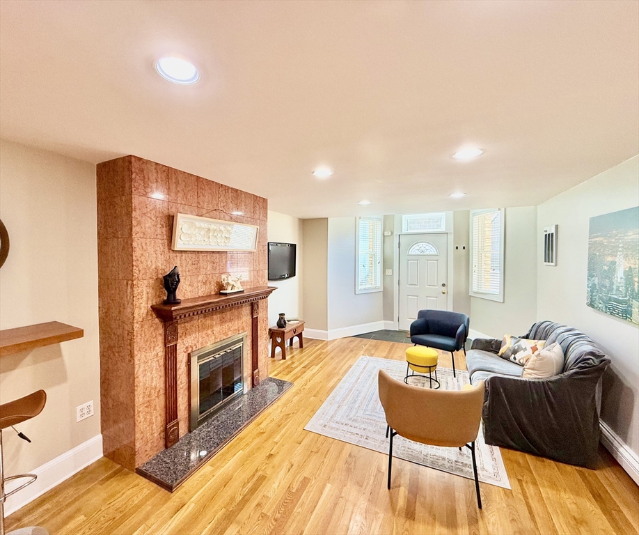 352 Tappan St 1