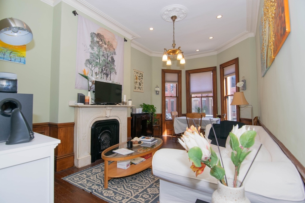 Click for 20 Worthington St #1, Boston, MA slideshow