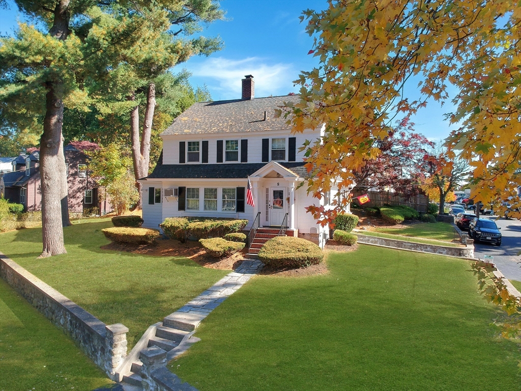 8 Locust Rd