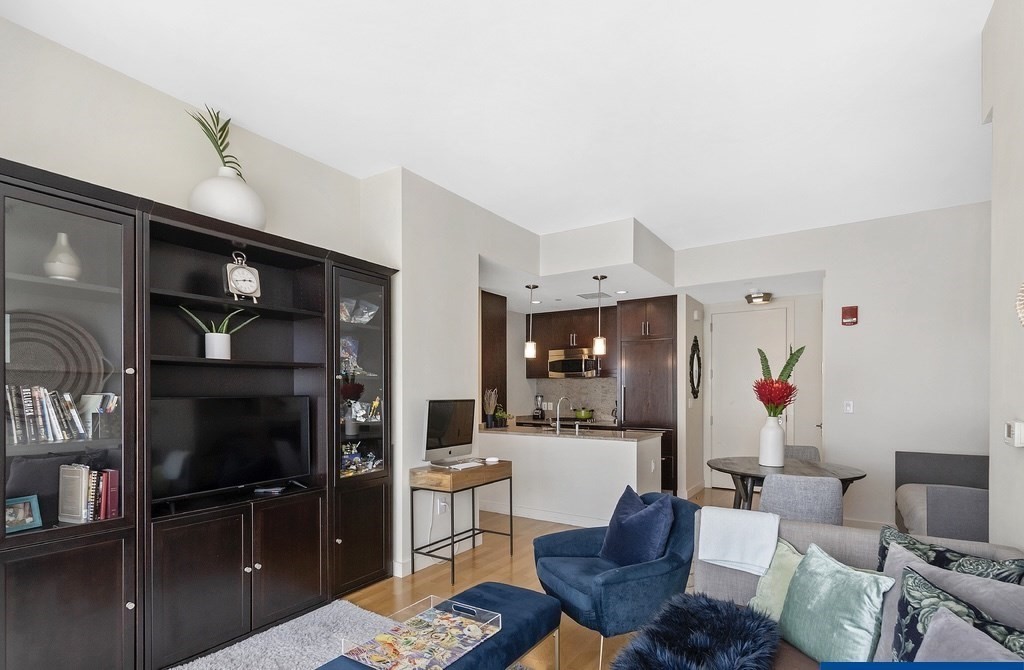 400 Stuart St 16G