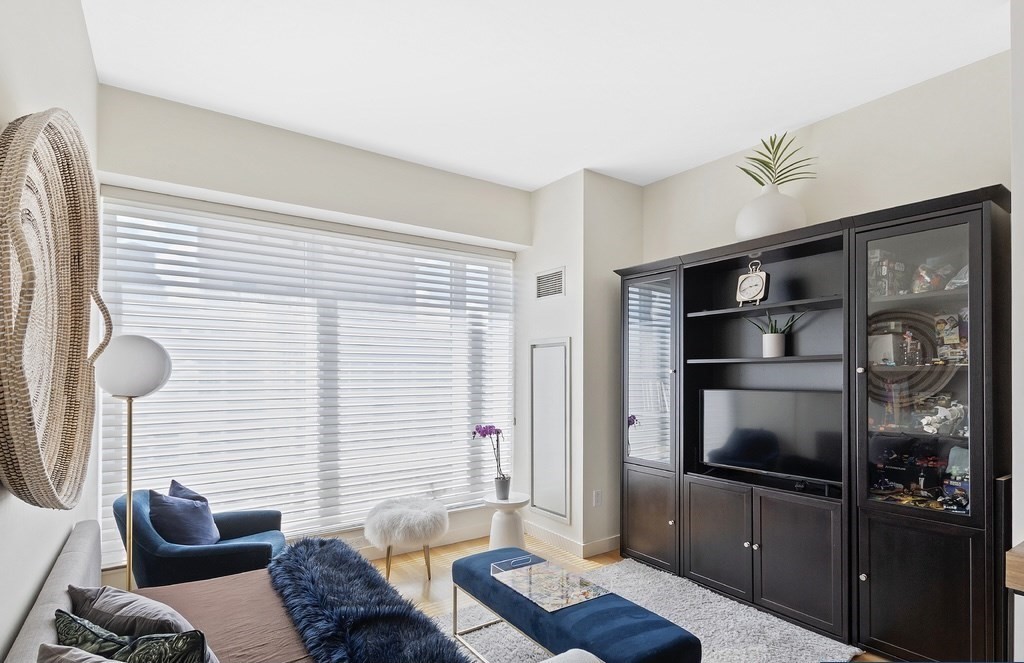 400 Stuart St 16G