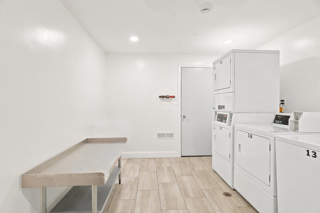 645 W Lowell Ave #8, Haverhill, MA, 645 W Lowell Ave #8, Haverhill, MA Photo #8