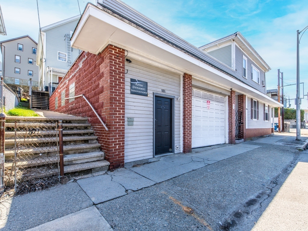 801 N Main St