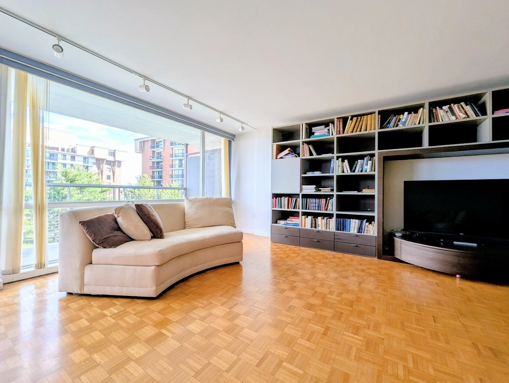 45 Longwood Ave 705