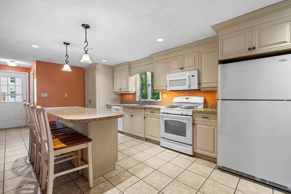 137 Catherine Dr, Abington, MA, 137 Catherine Dr, Abington, MA Photo #6